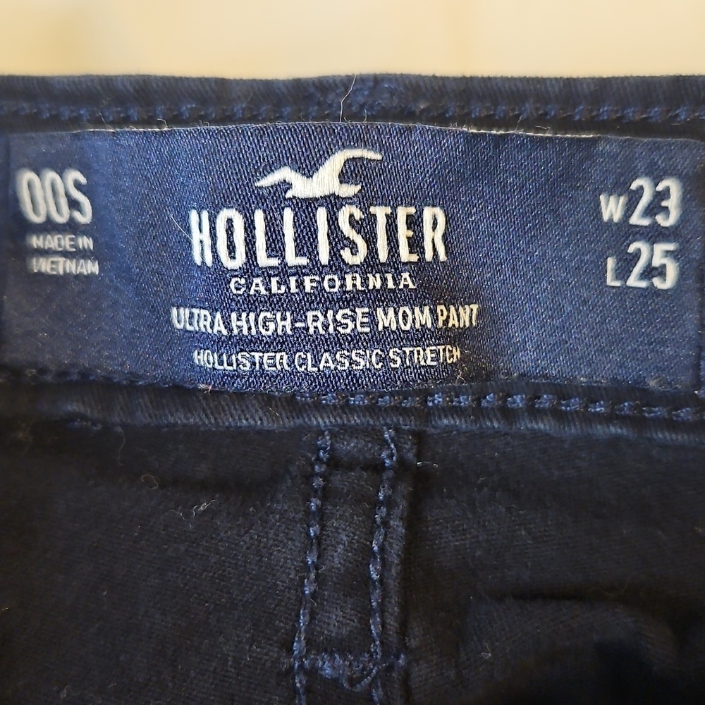 Hollister Dark Blue Ultra High Rise Mom Pant Size 23 Denim - Picture 2 of 6